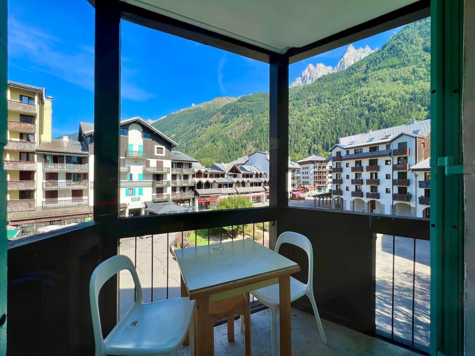 Balcony/Terrace, Mountain view