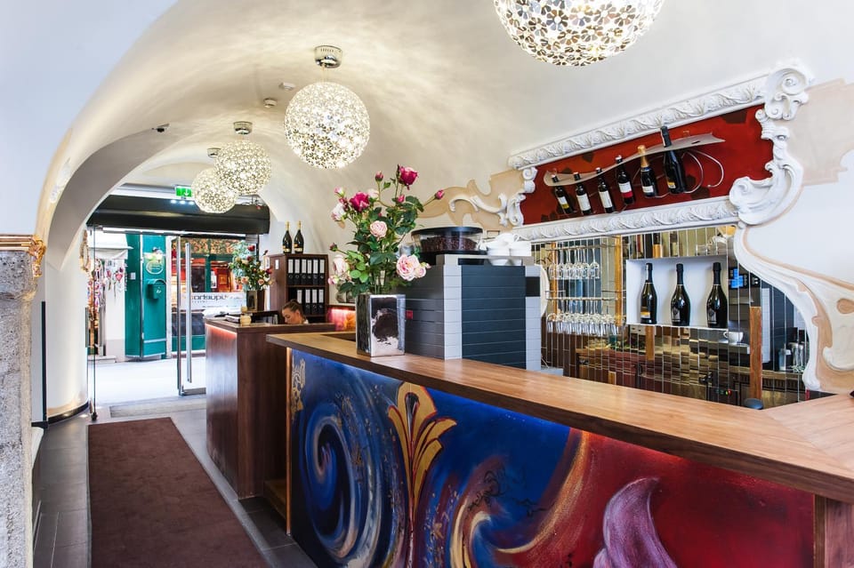 Lounge or bar, Lounge or bar