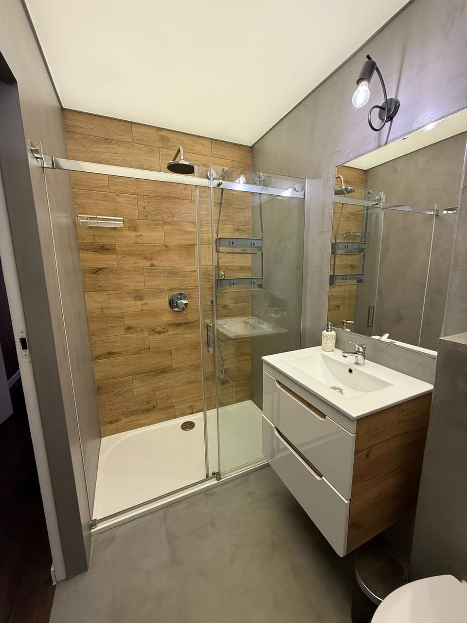 Shower, Toilet, Bathroom