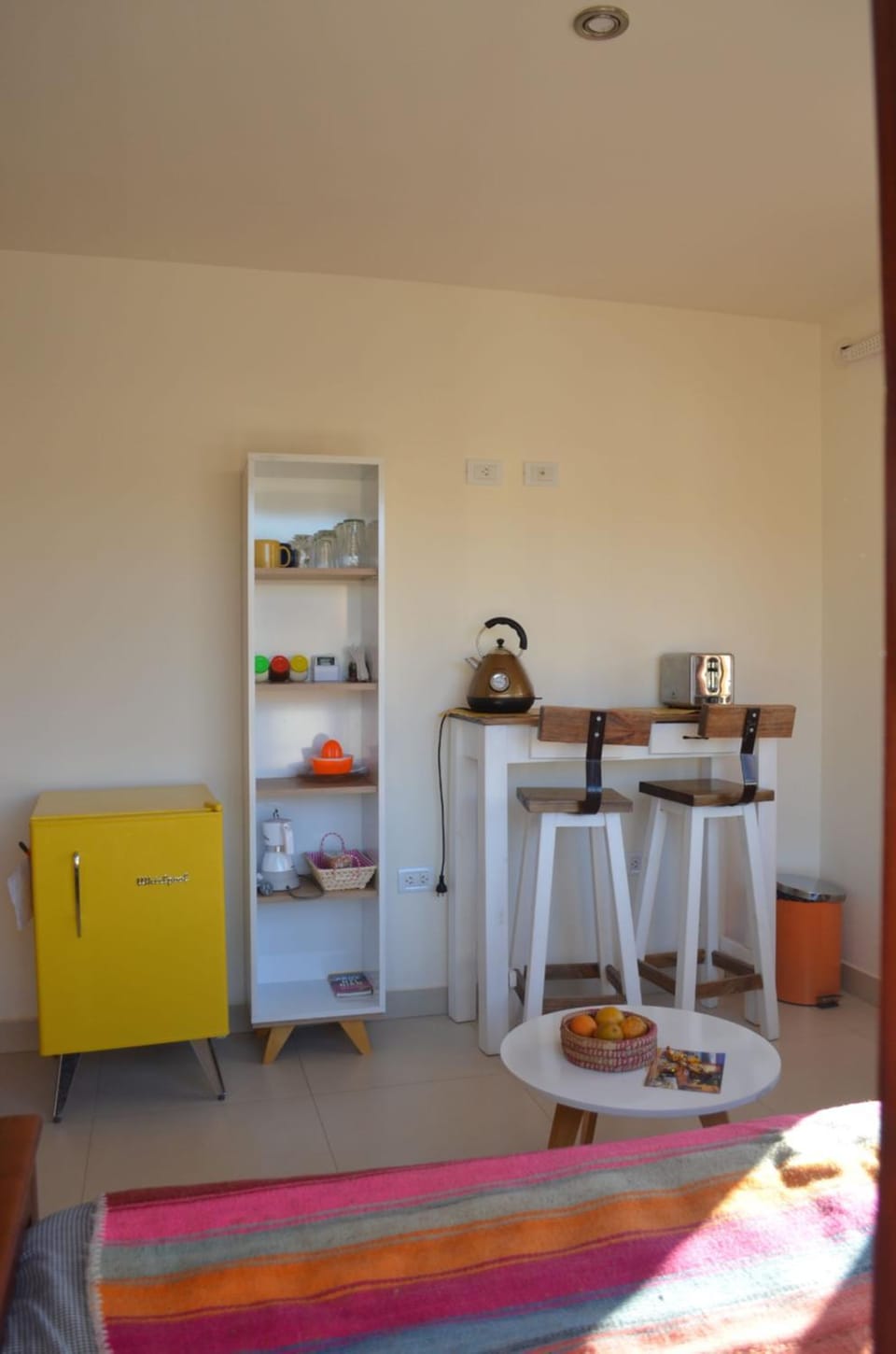 Coffee/tea facilities, Living room, Seating area, Dining area