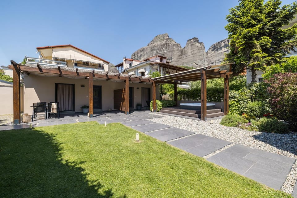 Property building, Natural landscape, Garden, Garden view, Mountain view
