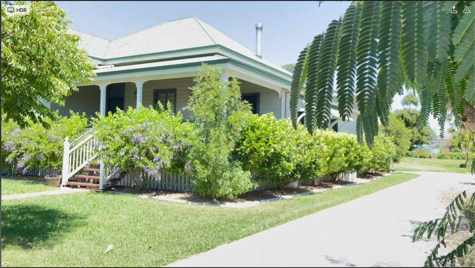 Property building, Facade/entrance, Garden