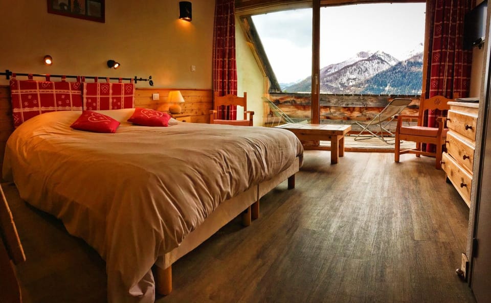 Balcony/Terrace, Bedroom, Garden view, Mountain view, Pool view