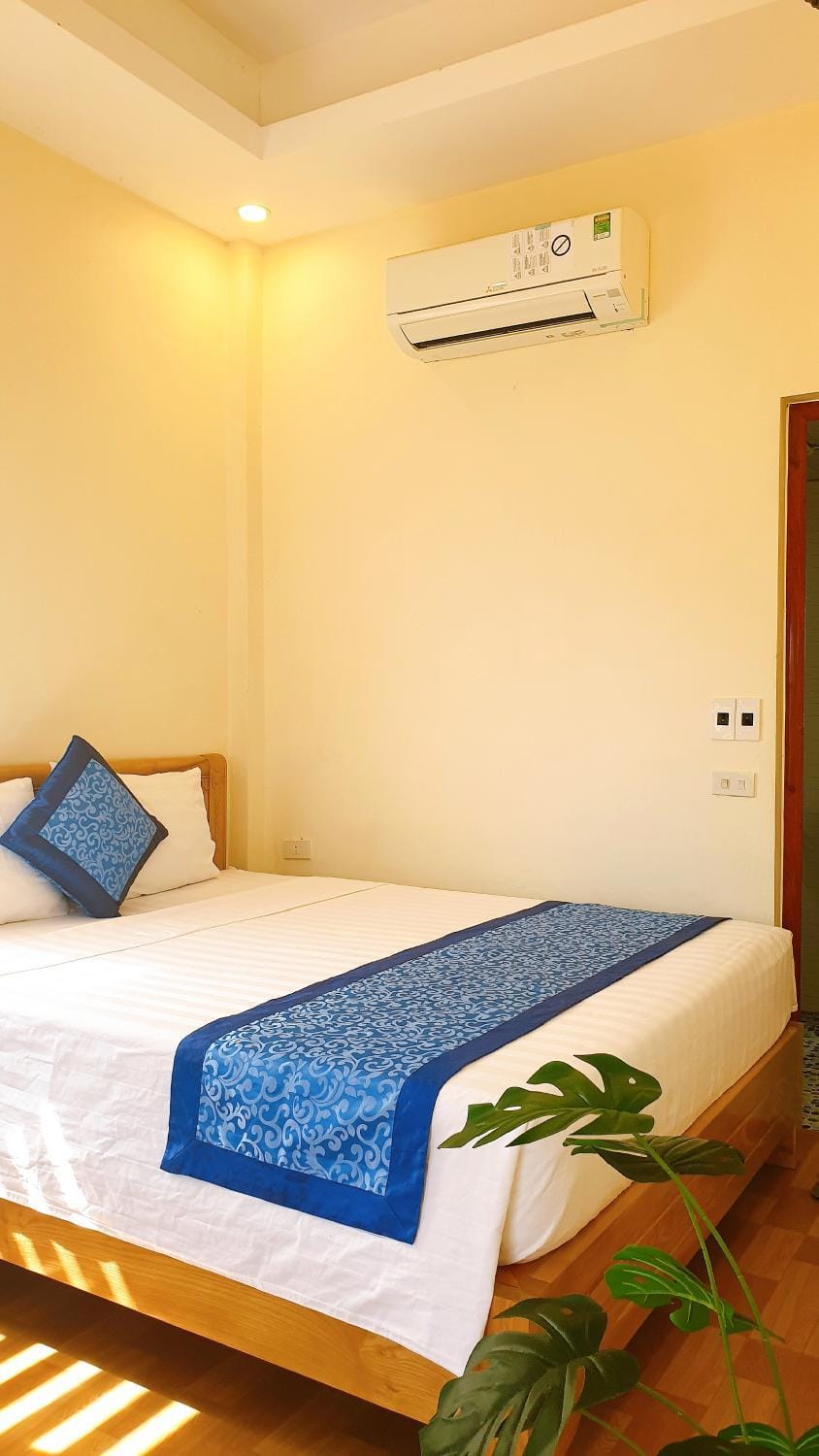 Bed, air conditioner