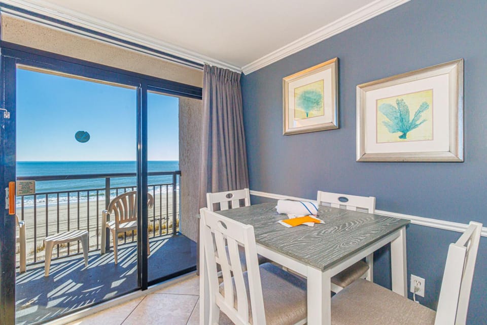 Patio, View (from property/room), Balcony/Terrace, Seating area, Dining area, Sea view