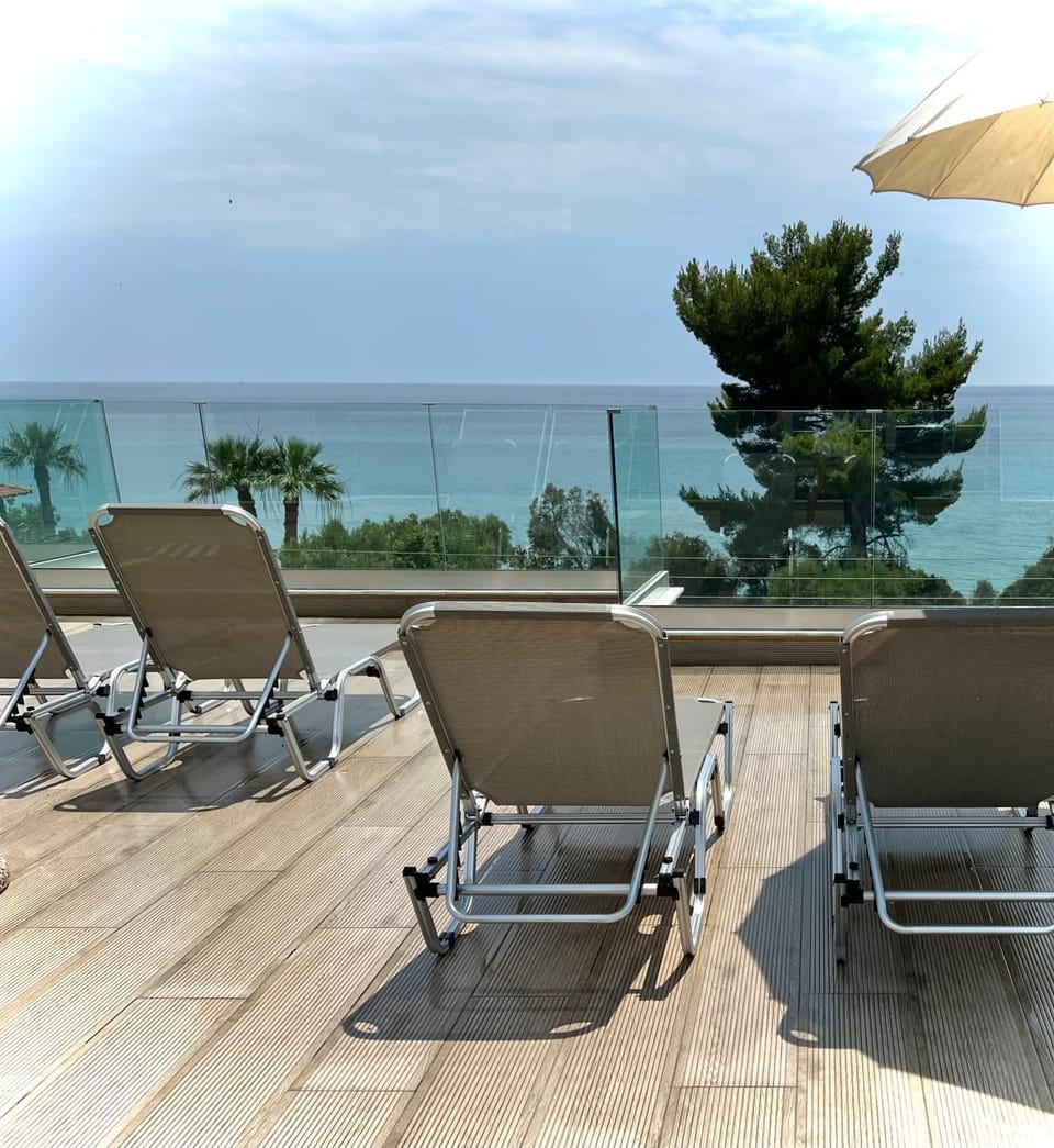 Day, Natural landscape, Balcony/Terrace, Beach, Sea view, sunbed