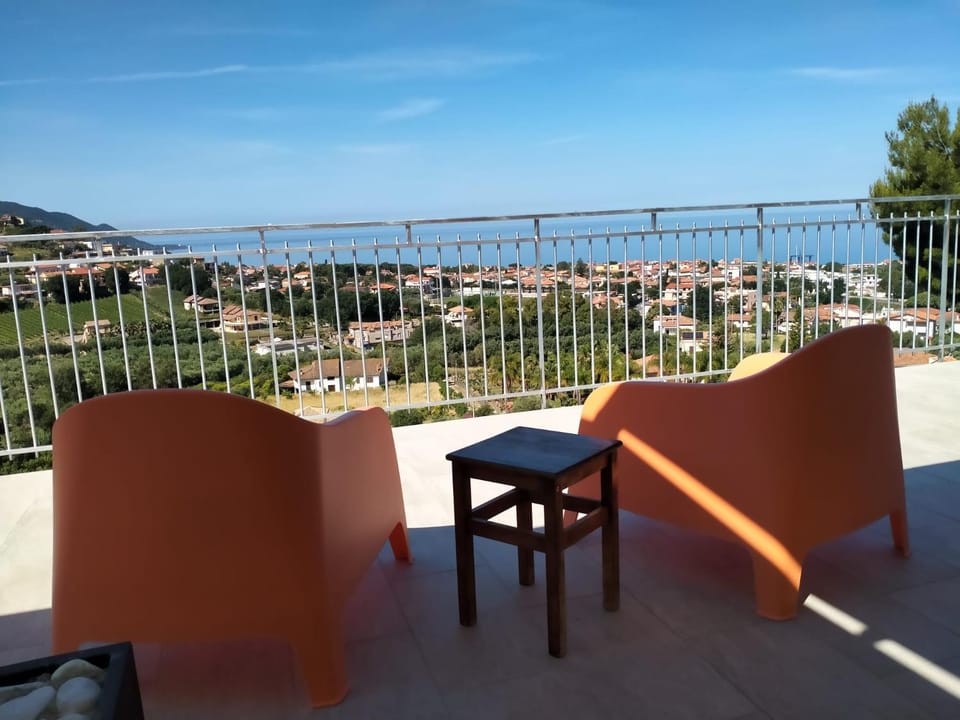 Balcony/Terrace, Mountain view, Sea view