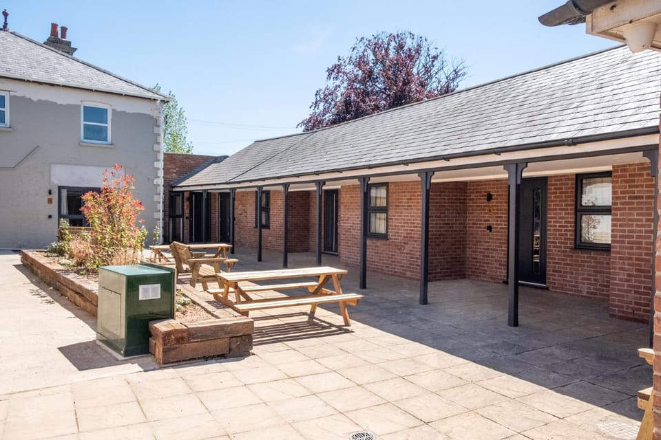 Oak - Three Tuns Apartments, Pettistree, Wickham Market - by Aldeburgh Coastal Cottages Apartment in Mid Suffolk District