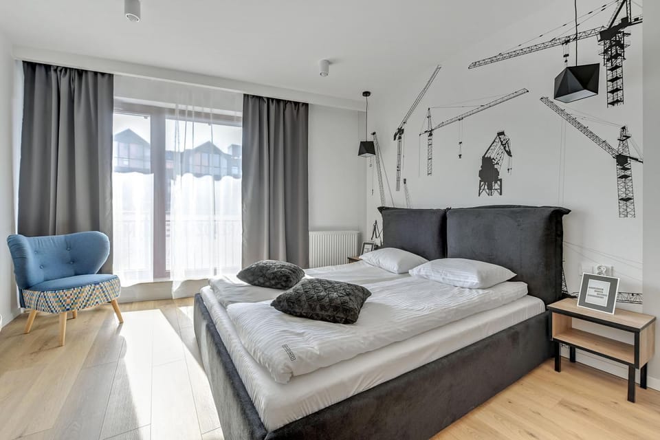 Bed, Living room, Photo of the whole room, Seating area