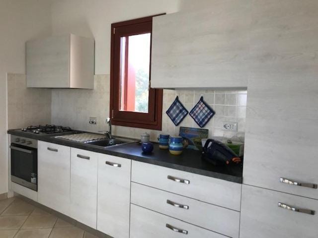 Kitchen or kitchenette, Communal kitchen