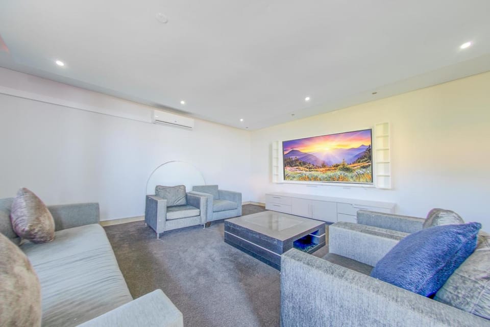 Residence on Sea View Villa in Dolphin Coast