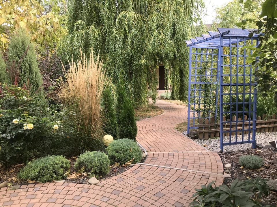 Facade/entrance, Natural landscape, Garden, Garden view
