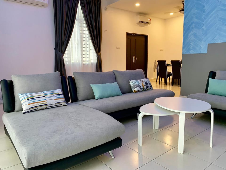 Day, People, TV and multimedia, Living room, Seating area, Guests, children, young children, older children, group of guests, Family