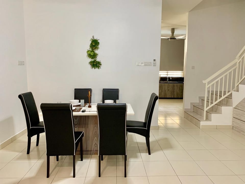 Seating area, Dining area