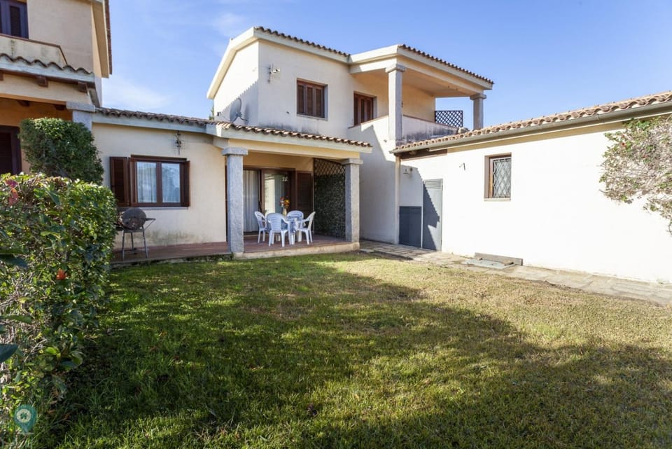 Property building, Facade/entrance, Garden