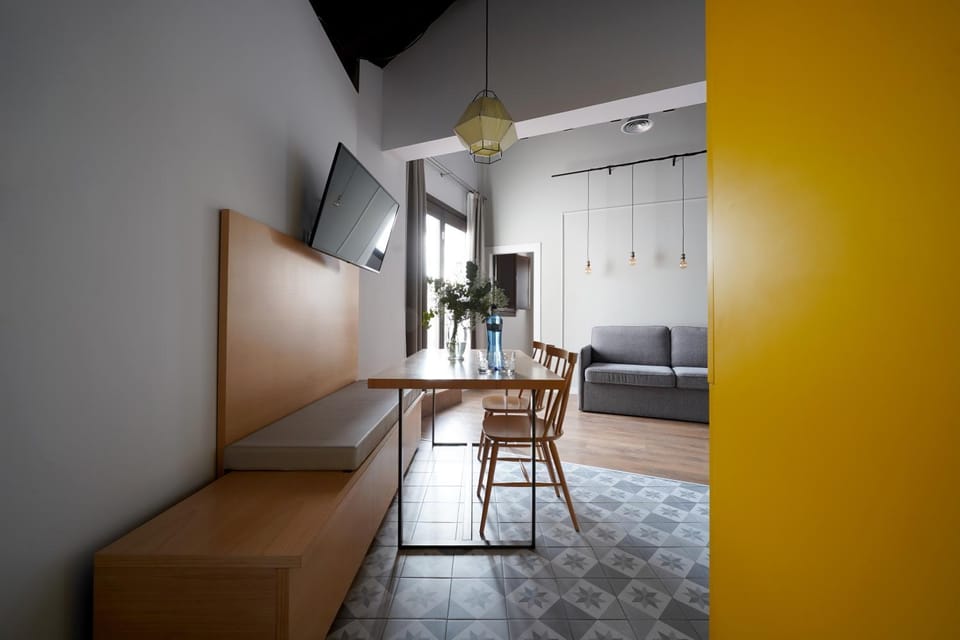 TV and multimedia, Living room, Seating area, Dining area