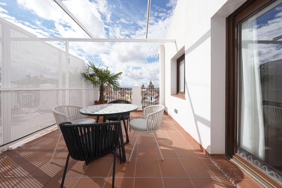 Patio, Day, Balcony/Terrace