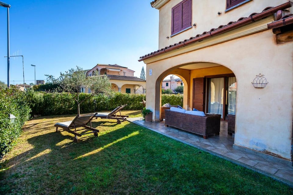 Patio, Facade/entrance, Garden