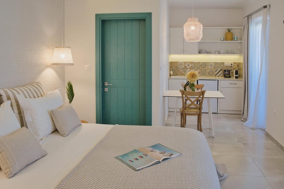 Bed, Photo of the whole room, Dining area, Bedroom, kitchen