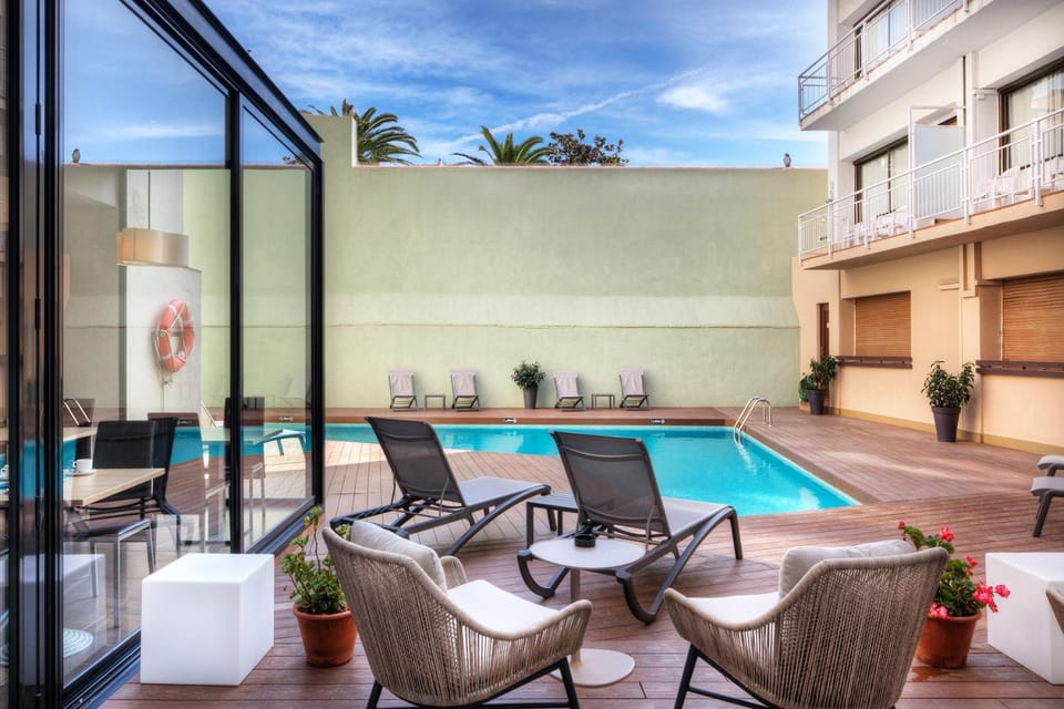 Swimming pool, Swimming pool