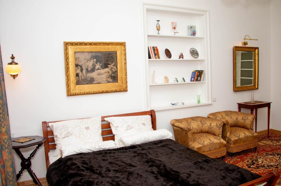 Bed, Photo of the whole room, Decorative detail, Bedroom