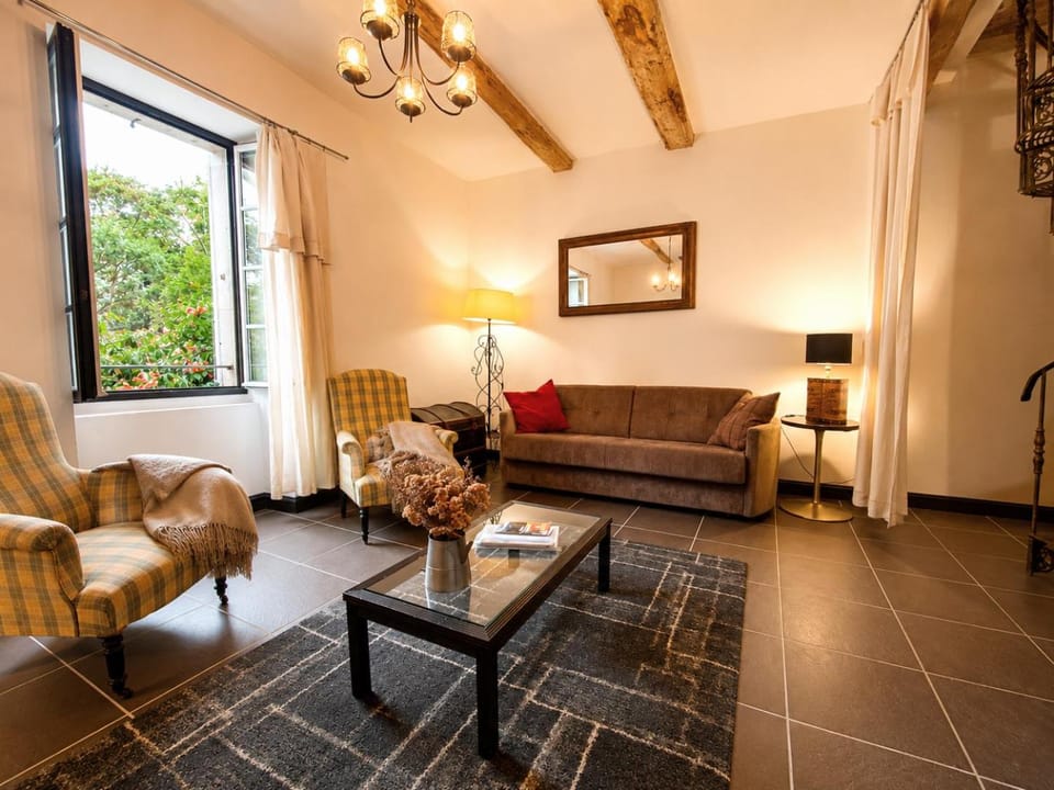 Bed, Living room