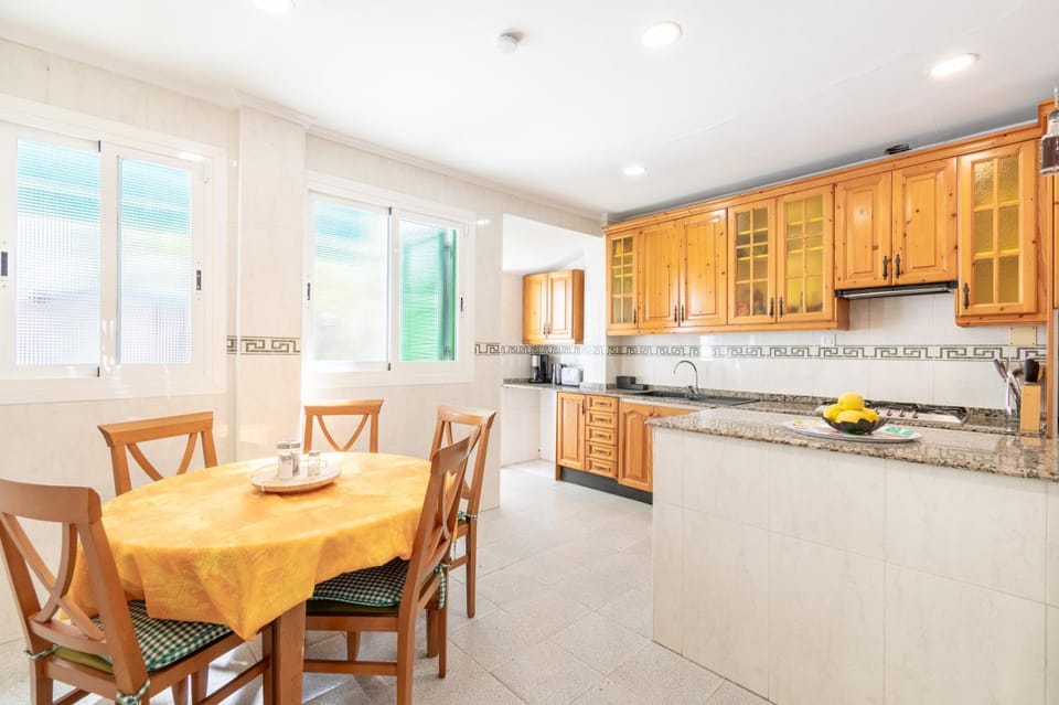 Property building, Kitchen or kitchenette, Living room