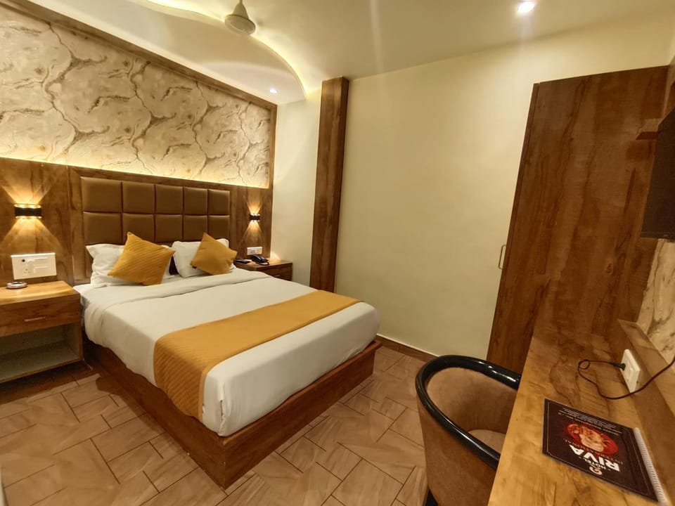 Bed, Photo of the whole room, Bedroom, hair dresser, wardrobe