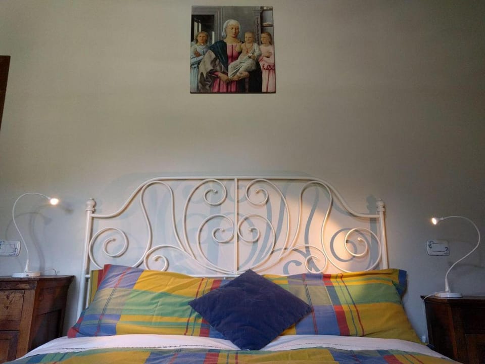 Bed, Photo of the whole room, Decorative detail, Bedroom