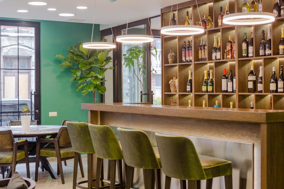 Communal lounge/ TV room, Lounge or bar, Alcoholic drinks, Non alcoholic drinks
