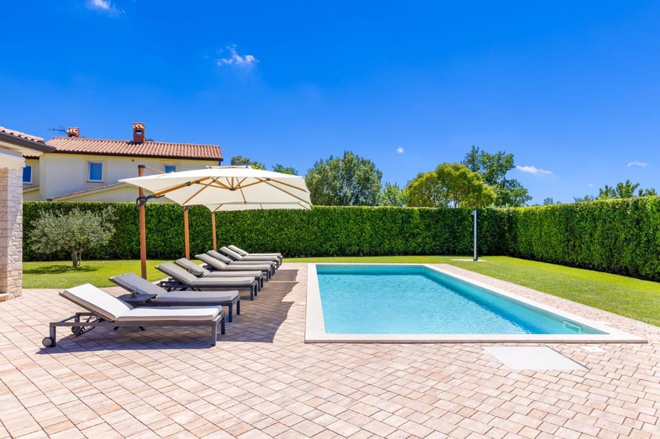 Swimming pool, Swimming pool