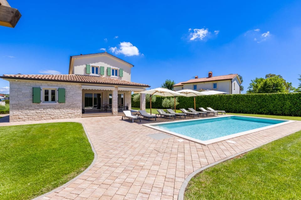 Day, Swimming pool, Swimming pool