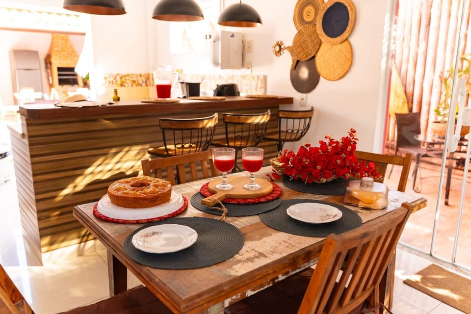 Food and drinks, Dining area, Food, Breakfast, Dinner, Drinks