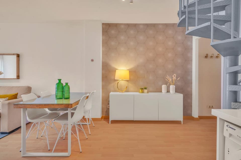 Kitchen or kitchenette, Living room, Seating area, Dining area