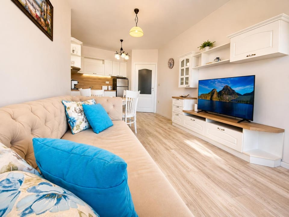 Communal lounge/ TV room, TV and multimedia, Kitchen or kitchenette, Living room, Seating area, Evening entertainment, minibar