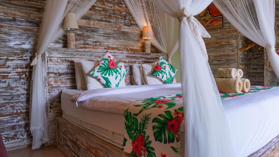 Property building, Bed, Bedroom
