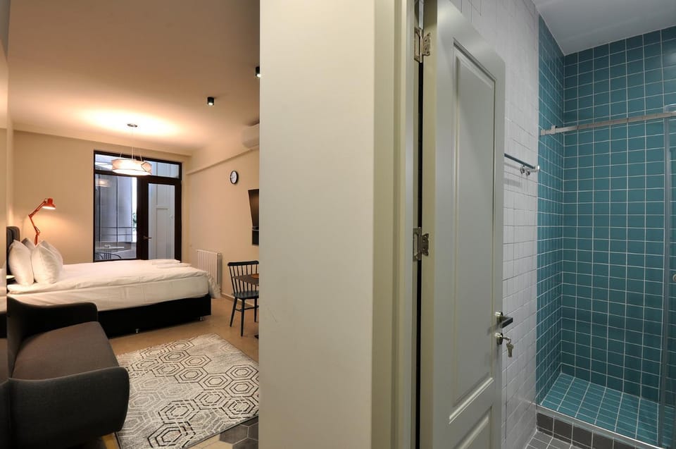 Bed, Bathroom, Photo of the whole room, Bedroom