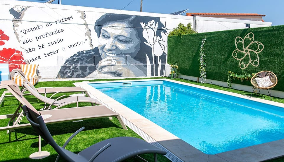 Swimming pool, sunbed