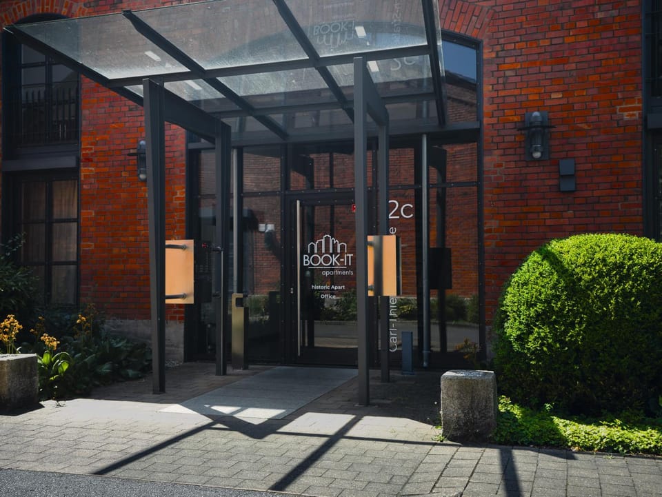 Property building, Facade/entrance