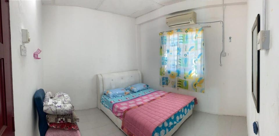 Bed, Photo of the whole room, Bedroom, air conditioner