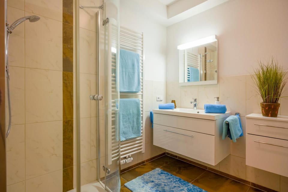 Shower, Bathroom, towels