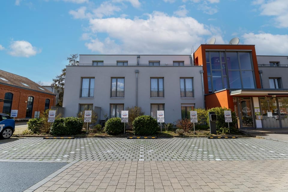 Property building, Facade/entrance