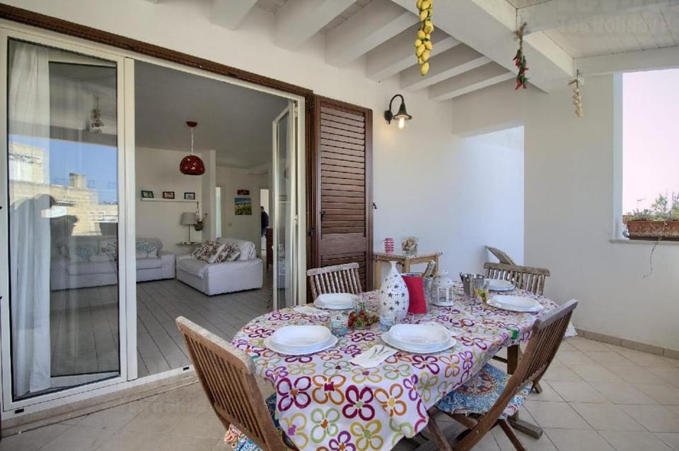 Patio, Dining area