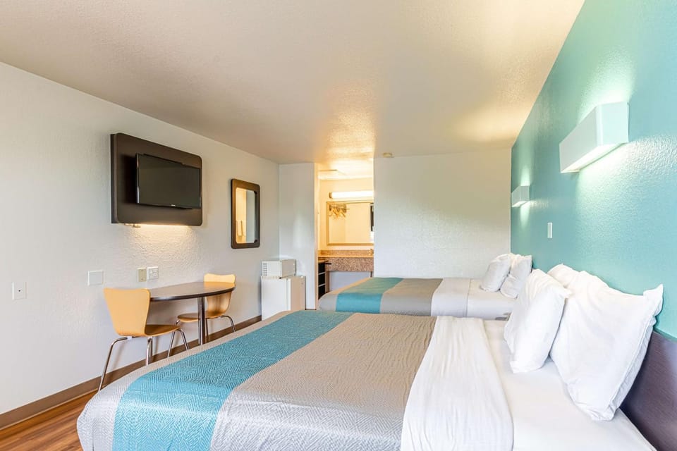 TV and multimedia, Photo of the whole room, Seating area, Bedroom, On site