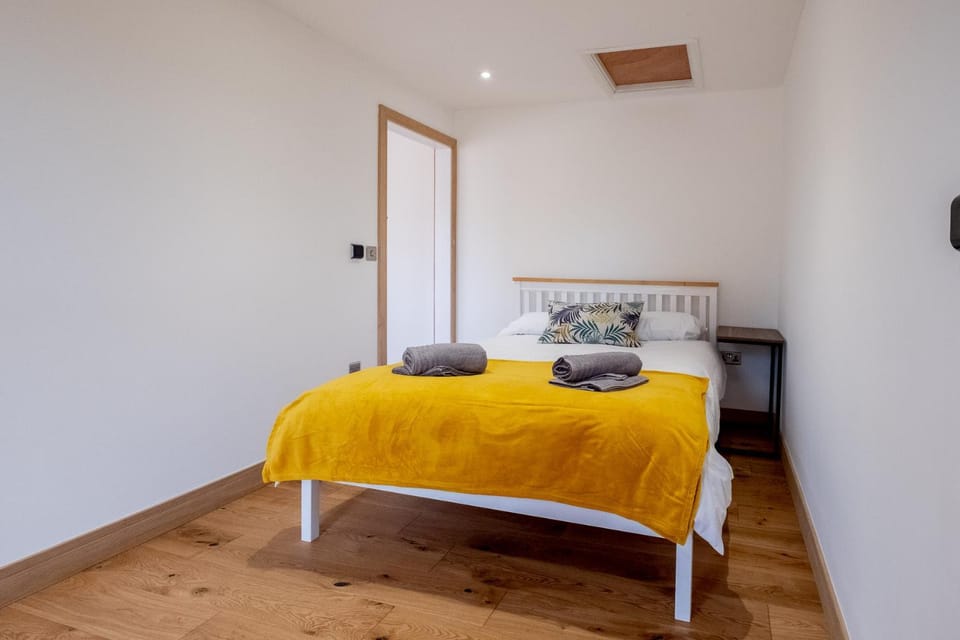 Maple - Three Tuns Apartments - Pettistree, Wickham Market - by Aldeburgh Coastal Cottages Apartment in Mid Suffolk District