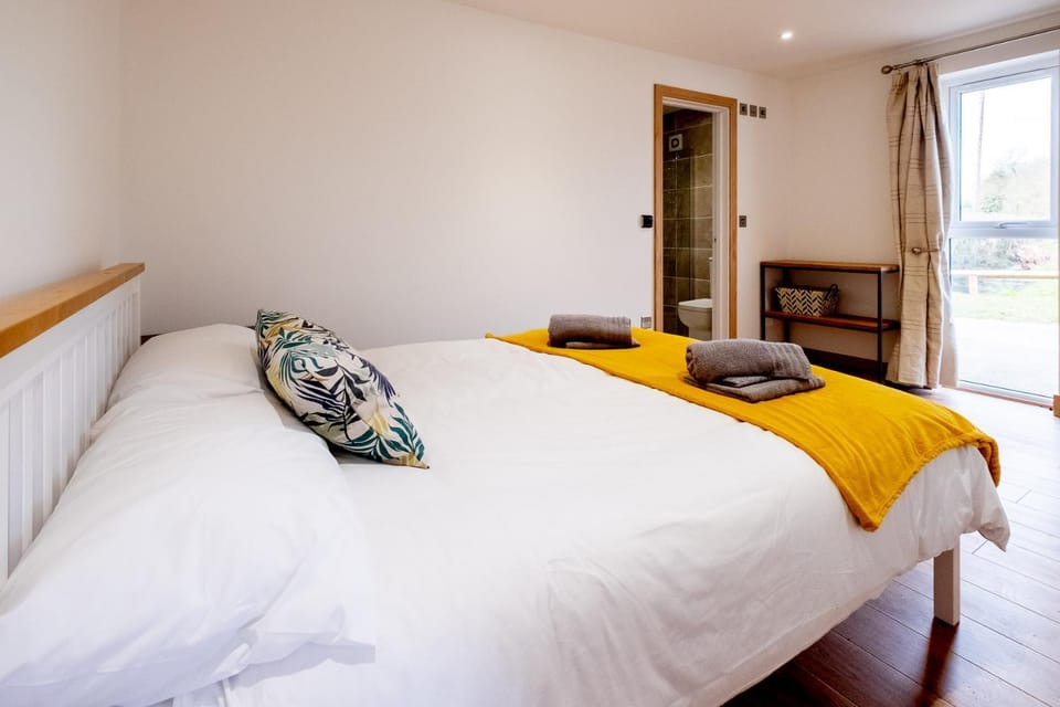 Maple - Three Tuns Apartments - Pettistree, Wickham Market - by Aldeburgh Coastal Cottages Apartment in Mid Suffolk District