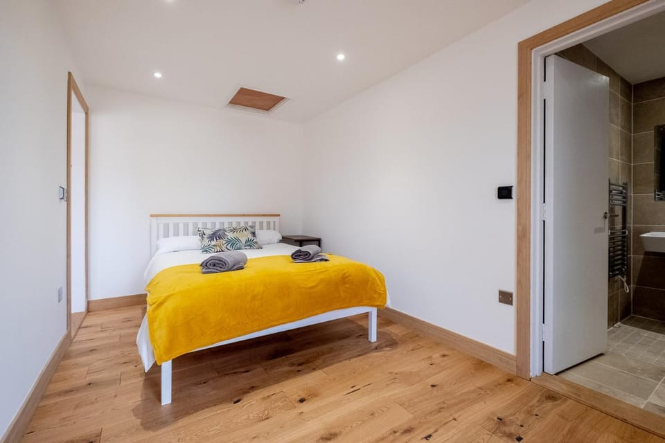 Maple - Three Tuns Apartments - Pettistree, Wickham Market - by Aldeburgh Coastal Cottages Apartment in Mid Suffolk District