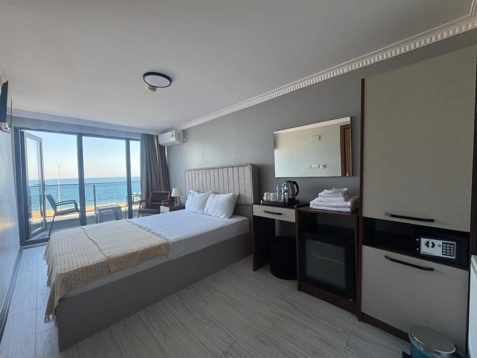 Bed, Photo of the whole room, Bedroom, Sea view, wardrobe