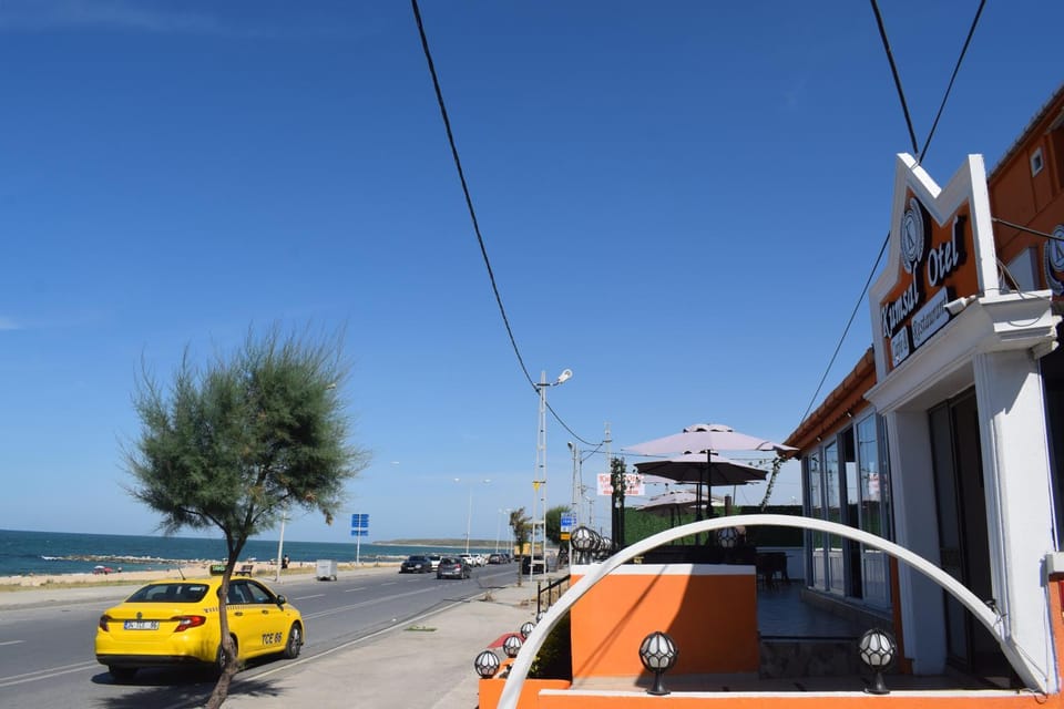 Day, Neighbourhood, Natural landscape, Sea view, Street view, Parking