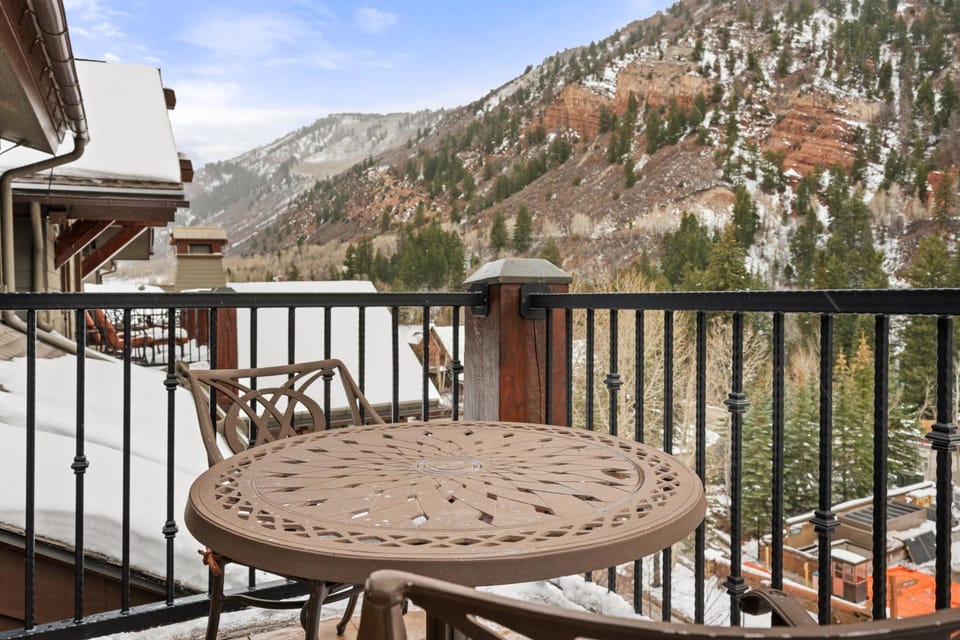 The Ritz-Carlton Club, Two-Bedroom Residence 8411, Ski-in & Ski-out Resort in Aspen Highlands Hotel in Aspen